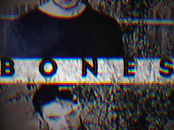 Ремикс песни bones. Bones Sesh. Bones Wallpaper Sesh. Sesh цепочка. Bones музыкант Эстетика.